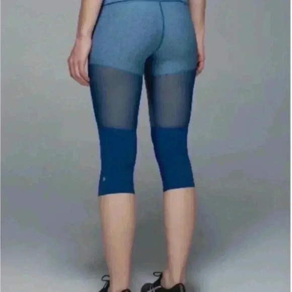 Lululemon Athletica Training Tough Cropped Capri Women’s Size 4 Blue Mesh Panel - Picture 16 of 16
